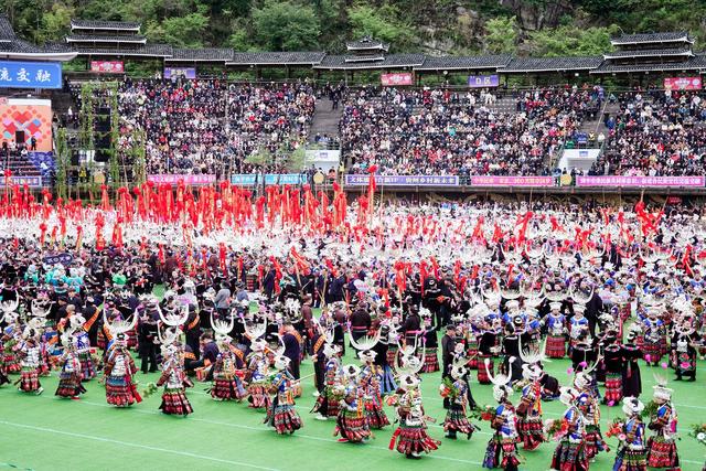 黔东南雷山苗年，载歌载舞，热闹非凡，感受一场流动的非遗盛宴