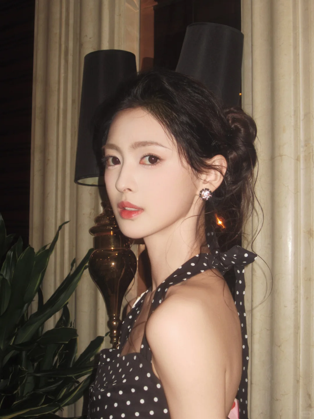 中戏艺考女生第一！郑佳慧！05年，身高170cm，长得高级气质出众