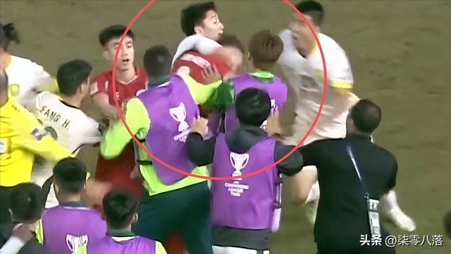 亚冠赛场“火爆一幕”：曹永竞冲动行为遭亚足联重罚