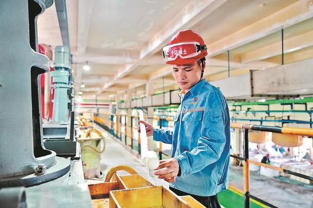 澳洲花56亿突破稀土技术，提纯度达94.5%，中国反制要失效？