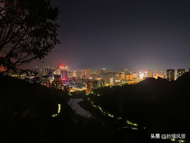 最受中国文艺片青睐的冷门避暑小城，夏天仅23℃，美食酸辣鲜香！