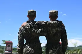 从小听爷爷讲军旅故事！南宁这对双胞胎从兄弟变战友！图片