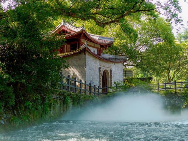 假期旅行的天花板！国内6座被严重低估的宝藏山水小城，风光超绝