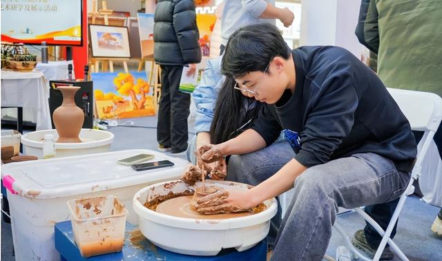 丝路文脉跃动科技之光 产业聚能激活文旅新篇——第二届喀什文博会解码新疆文旅高质量发展新模式