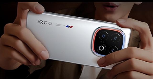 这波预热必须打满分！iQOO15真机开放体验，配置价格都很卷