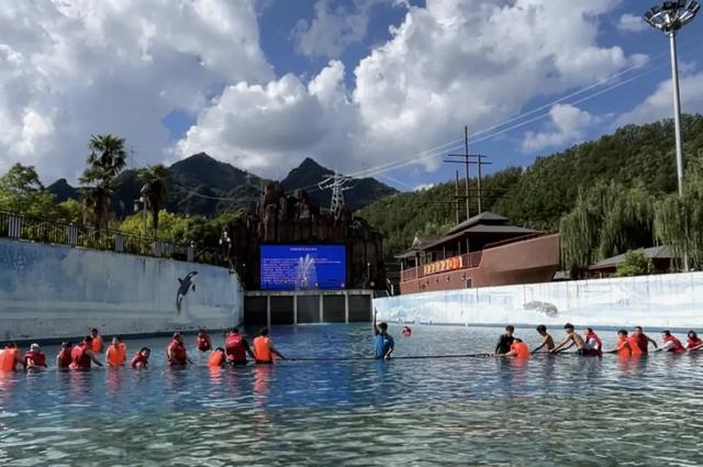 水花+音浪=100%上头！栈道夏日派对，玩疯啦！