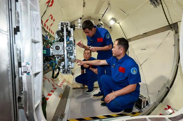 内蒙古籍航天员武飞:童年在遍地牛羊四季分明的草原上度过