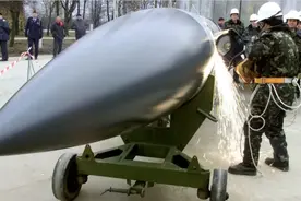 俄美联手忽悠！主动放弃核武器的乌克兰“蠢”吗？得了什么好处？图片