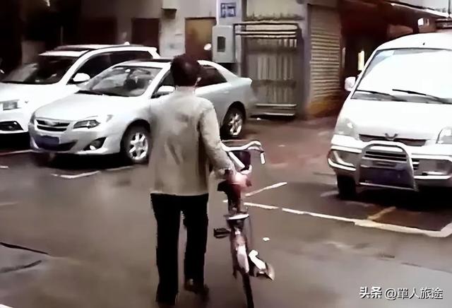 母亲要管儿子儿媳工资，告上法庭家破散，赢了钱却哭断肠子。