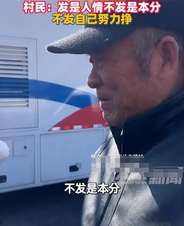 刘强东给老家送年货现场曝光，令人恶心的一幕出现，当场被人制止