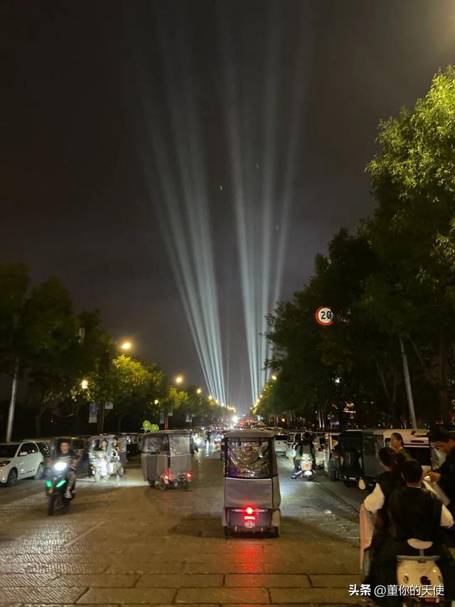 人潮拥挤！夜游一次商丘古城之后，真的想说，这是要火啊！