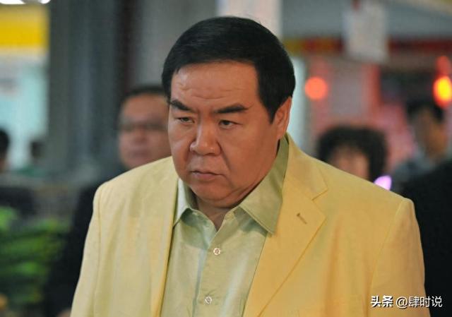 杨振宁去世仅2天，74岁“肥猫”郑则仕又被曝离世，内情让人意外