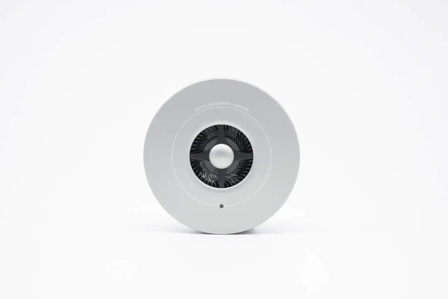 多品牌上新：Qi2.2磁吸与主动散热让无线充更稳更安静，表现提升