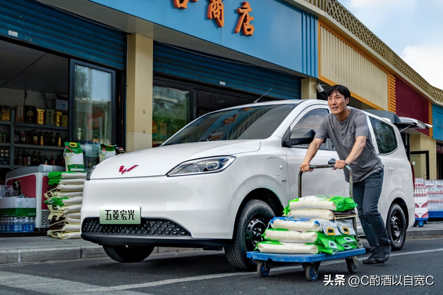宏光MINIEV玩转都市	，缤果星光卖爆家庭：五菱新能源凭啥这么火？
