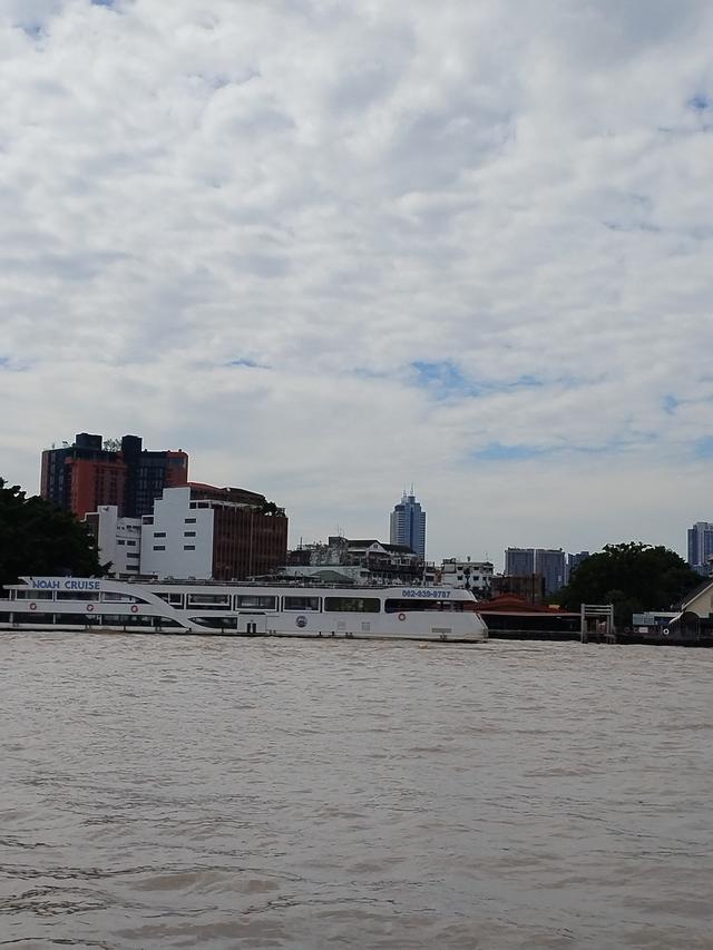 湄南河上，半船烟火半船风