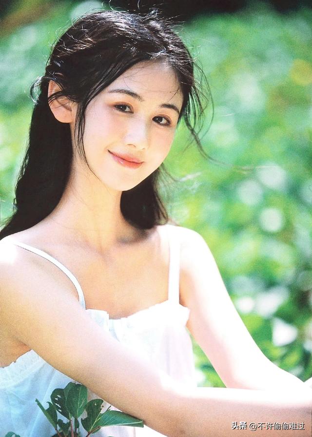 南京理工大学校花 万雨晗 拥有175cm超模身材和天使脸庞 好迷人