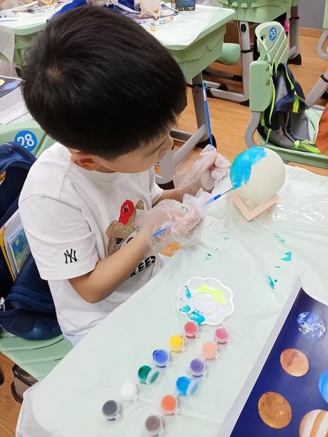 “我的星球发光啦！”这个科学魔法激发孩子的探索热情