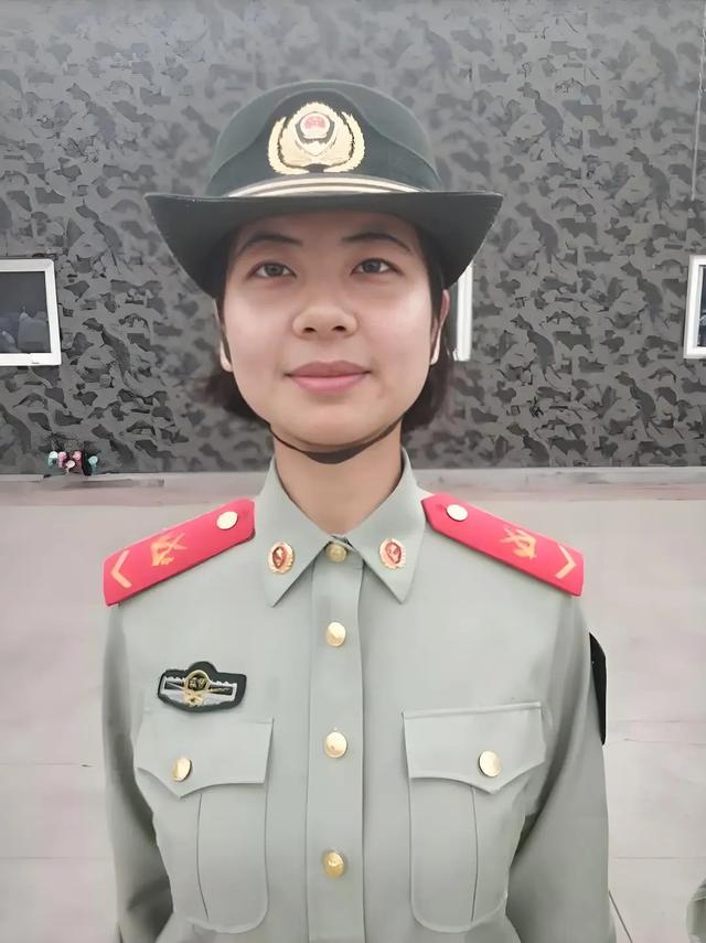 “93阅兵”女民兵王米佳：出身空姐，婆婆和母亲替她负重前行
