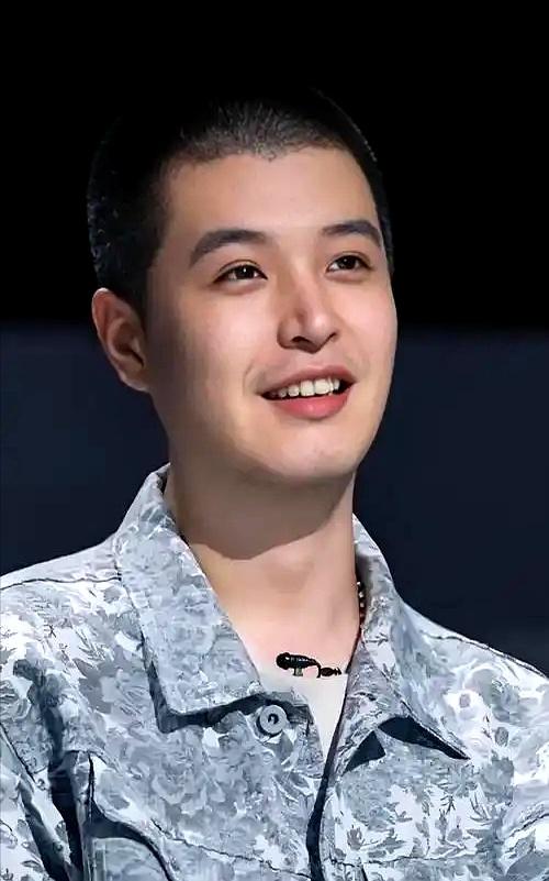 李纯婚后放纵开始还债了，健身累到大腿颤抖	，带上北京爷们一起练