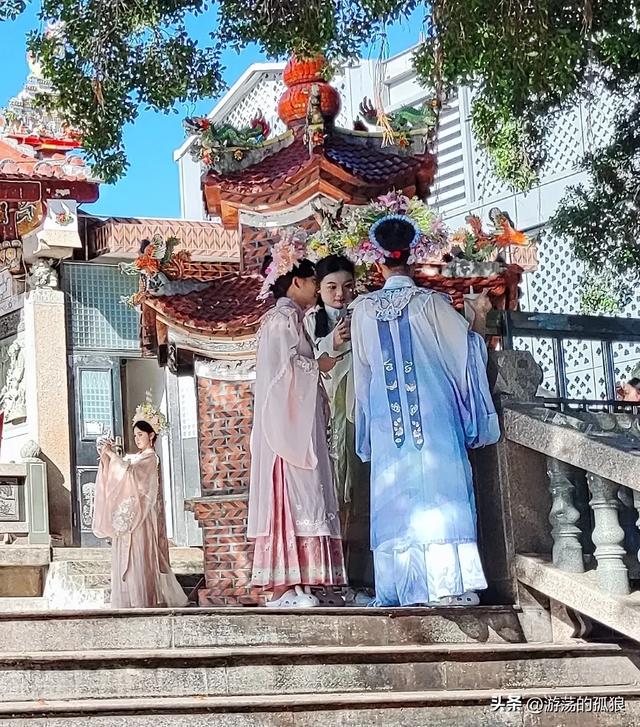 一个放在泉州会因破旧落后而出名的村子，被厦门改造成网红打卡地