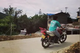 舅妈生病我拿了3万块送去，在病房外我听到她和舅舅谈话改了主意图片