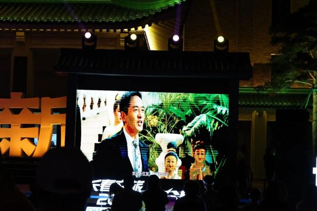 339.6万人点赞“向新”，文化与烟火点亮城市夜晚
