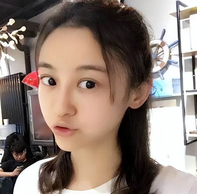 原来她早已去世！26岁全身溃烂不治而亡，被全家8口“吸血	”多年