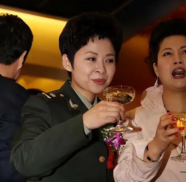 董文华不再沉默，揭露了曾经被“封杀”的原因，原来我们错怪了她