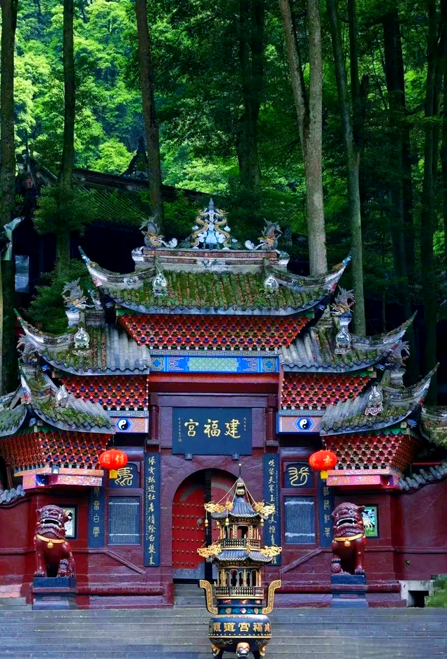 “双节”小长假 在成都街头走一走