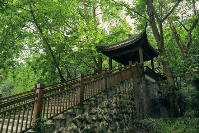 周末就冲！成都出发1.5H飙拢25℃峡谷瀑布森林吸氧！