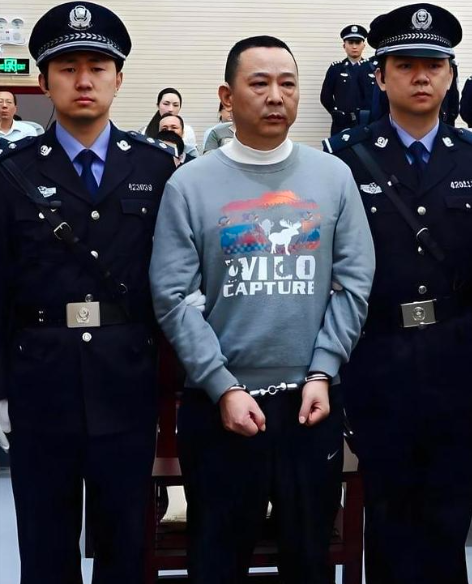 他身家400亿，染指12位女星，一餐百万，被捕时：没人敢治我的罪