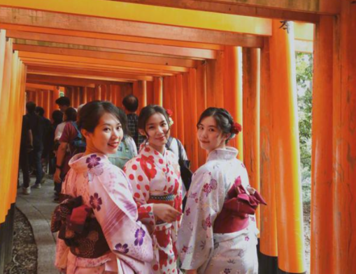 12条中日航线全停！日本机场哭成一片，上海数万日本人何去何从