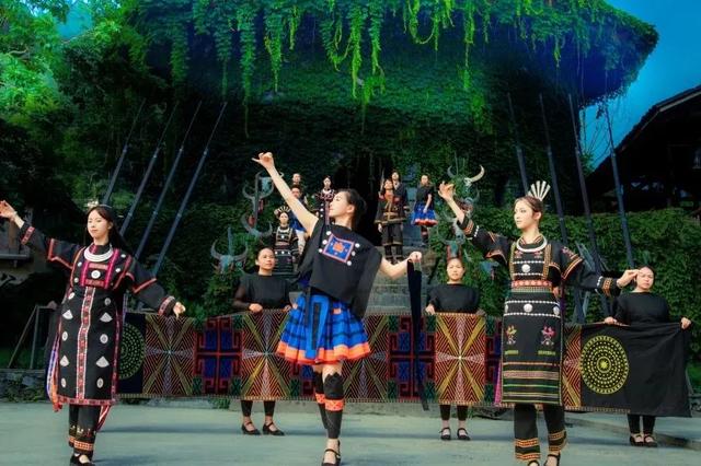 乡游黔中 · 荔波县 朝阳镇丨樟江碧波摇果香,布依长宴醉星河