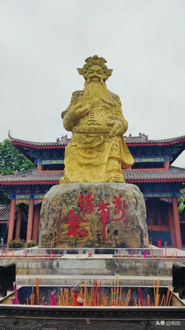 为了一碗生榨米粉，骑了20公里车，顺便向财神爷讨句八方来财。