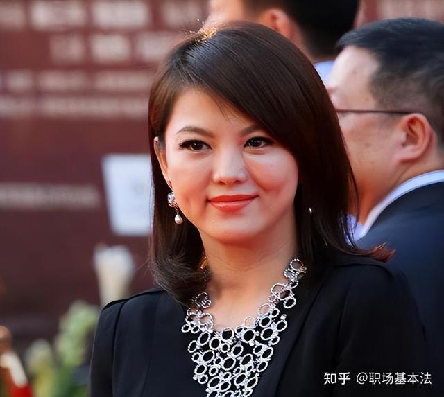 钱再多有啥用！50岁久居英国的李湘	，终于为自己的行为付出了代价