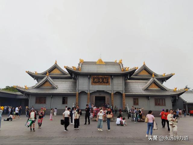 峨眉山金顶·华藏寺
