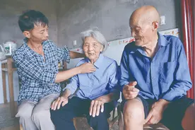 60岁以后，陪伴高龄父母不能打破的4个底线，为了你好！图片