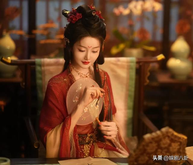 条件不符别尬演“青楼花魁”，27岁姜贞羽告诉你，啥叫媚骨天成！