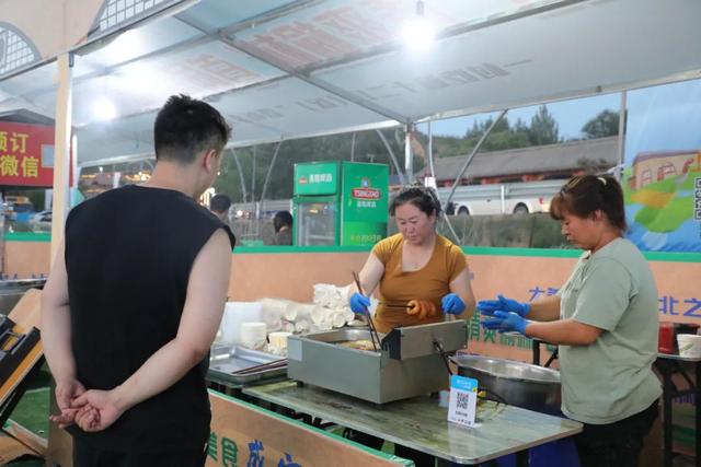 首届魅力青云陕北窑洞非遗美食节“一村吃遍十二县（区）”暨畅享低空、休闲度假全域旅游系列活动启动
