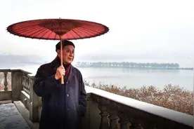 他是中国最后的贵族：87岁，每天通宵工作图片