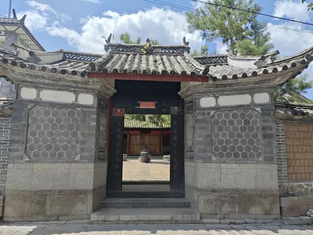 旅居在大理稻田边