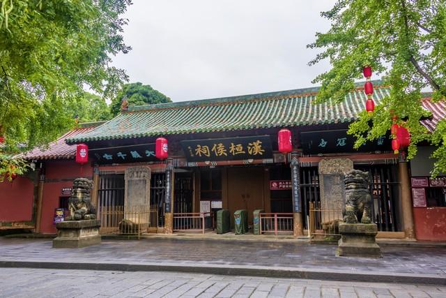 接上 第二章：千年遗韵——历史烟云中的阆苑风华