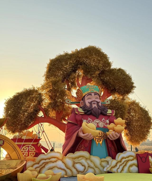 北京嘀咕，上海好奇，如今天津，竟成了能走着听、站着品的戏台！