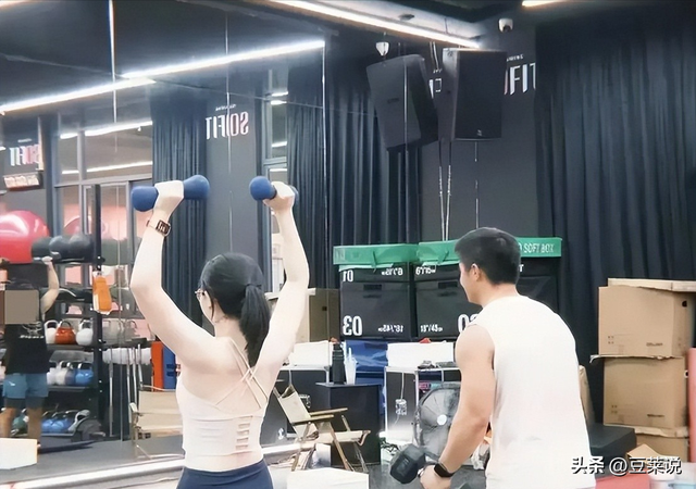 妻子出轨男小三后续：正脸被扒，抓奸画面炸裂，难怪丈夫鱼死网破