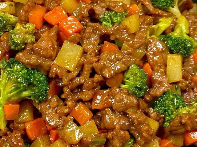 土豆炖牛肉这样做实在太香了！还没出锅就已经满屋飘香～