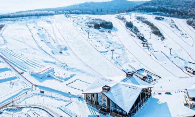 吉林省三家滑雪场11月15日同步开板,粉雪盛宴引全球雪友打卡