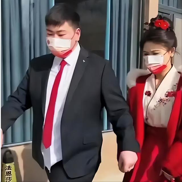 朱小伟做梦也没有想到	，离婚四年后，前妻陈亚男没能活成真实自己