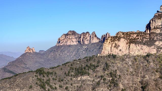 游东太行，望群山 ，感悟‘云海翻腾走龙蛇，绝壁生辉见奇峰’