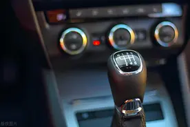 为什么BBA只有奥迪是前驱，用双离合，还拒绝防爆胎？图片