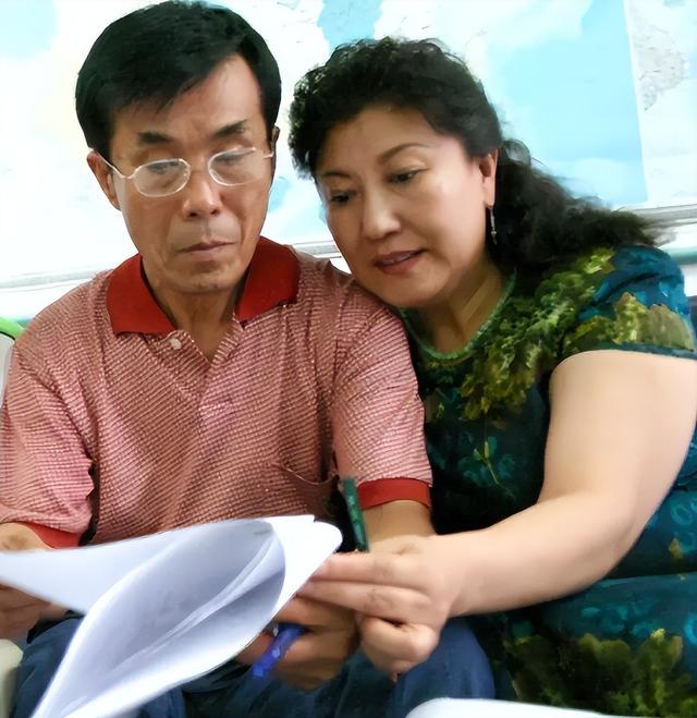 76岁何庆魁晚年失德？亲儿子揭家丑：他嫖不动了，每月1万够花